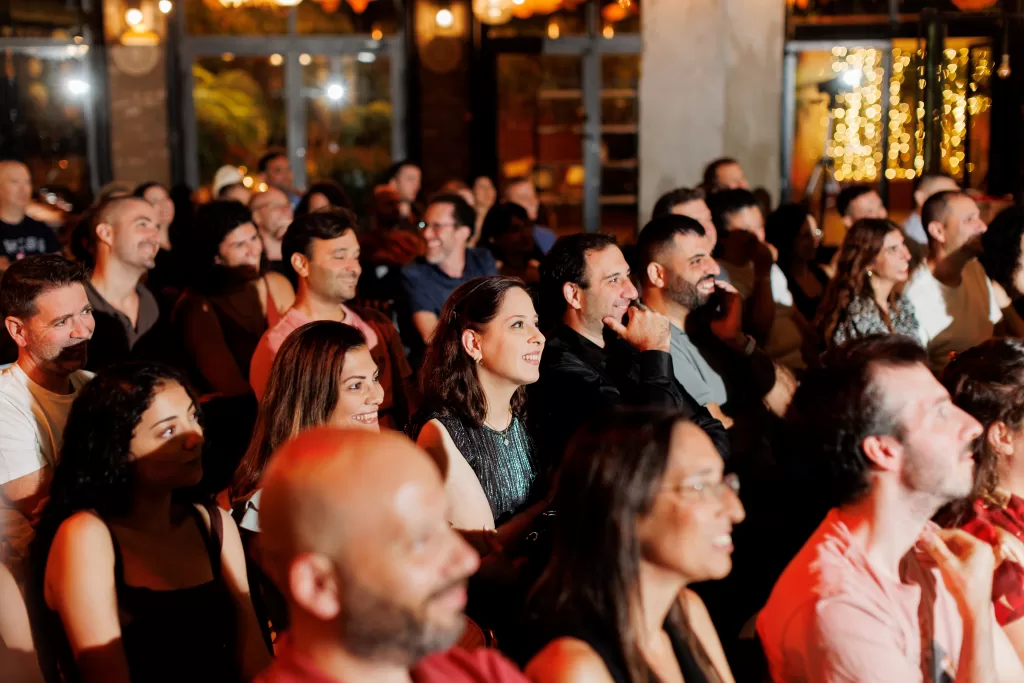 אנשים באירוע עסקי